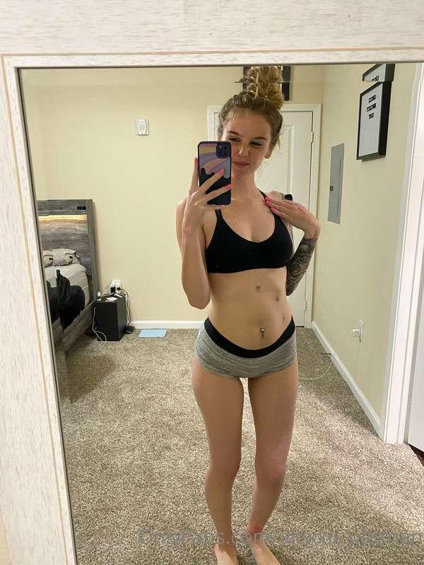 Heyy babes😘 I got new lingerie today and can’t wait to show ..