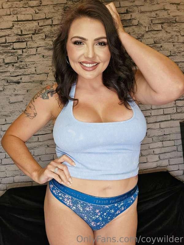 Don't forget to smile and follow my VIP page @coyandcocky
On..