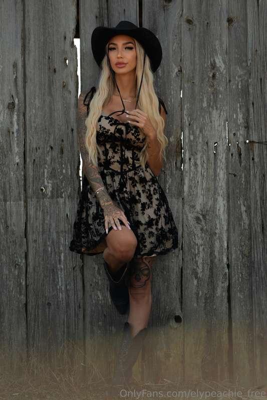 Je t'attend sur mon onlyfans VIP @elypeachie 🤠