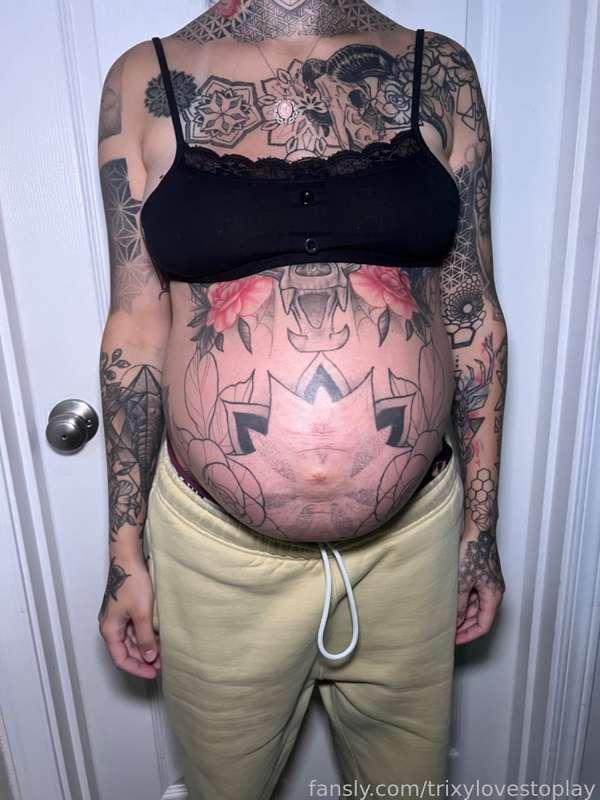 Here’s some pregnant nudes for you 👅👅🤰✨