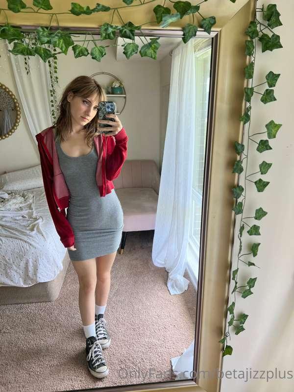 swipe to watch me undress for you 🌤
