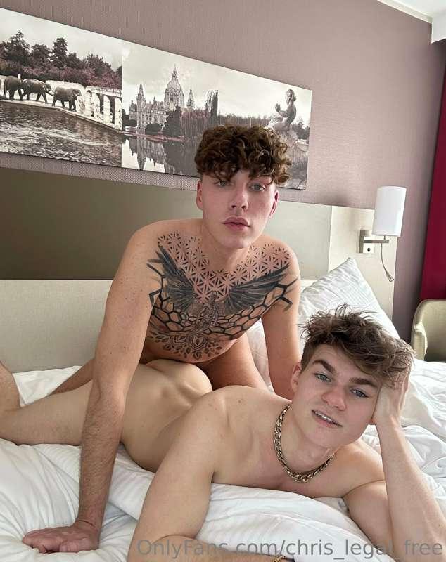 **cum on twinks face** 👦🏼💦  Hey Baby🥰 Do you like twinks ? I..