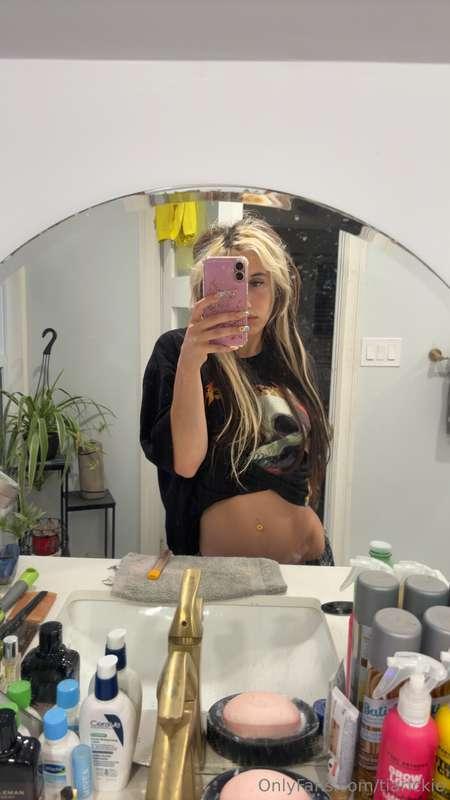 do u ever just wish u could see more of me. Well u can over ..