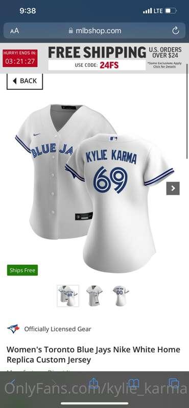 I had a custom jersey made to wear for the Blue Jays game 😋😉..