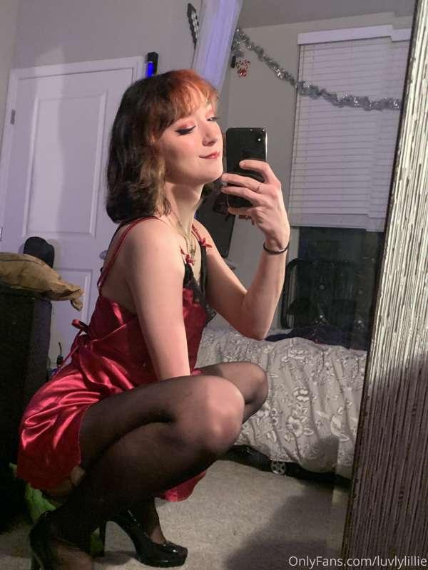 dirty mirror, dirtier girl