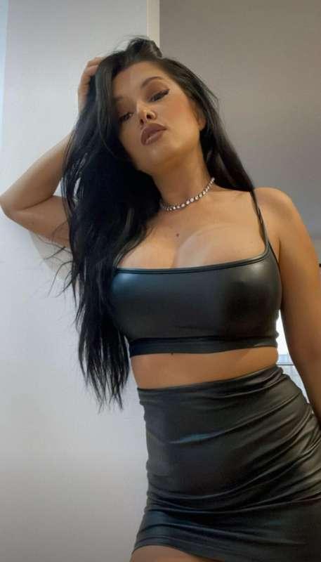Adelina here🤭 @adelinasani Just a 27-year-old medical assist..