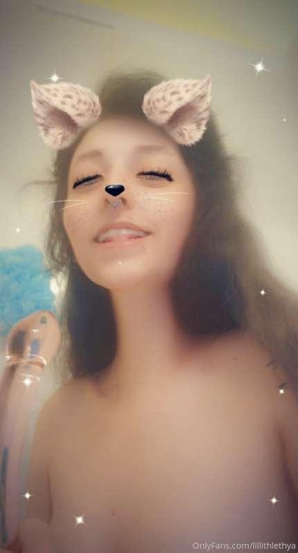 💦💦 guess who is having a bath right now with her new toy? 💦💦..