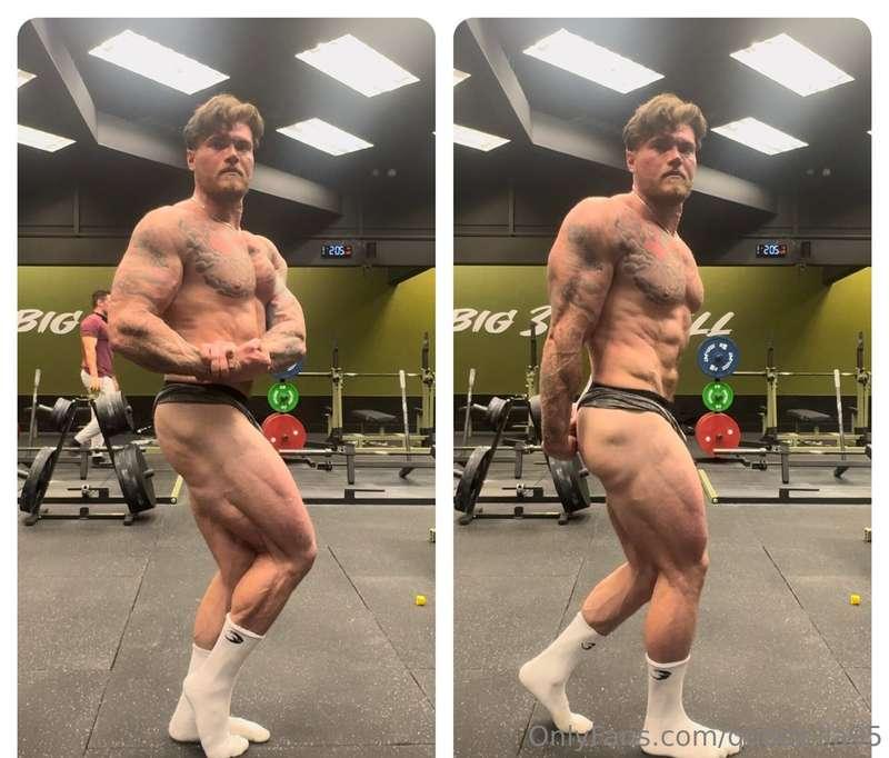 Who wants to give daddy a massage? 🥵