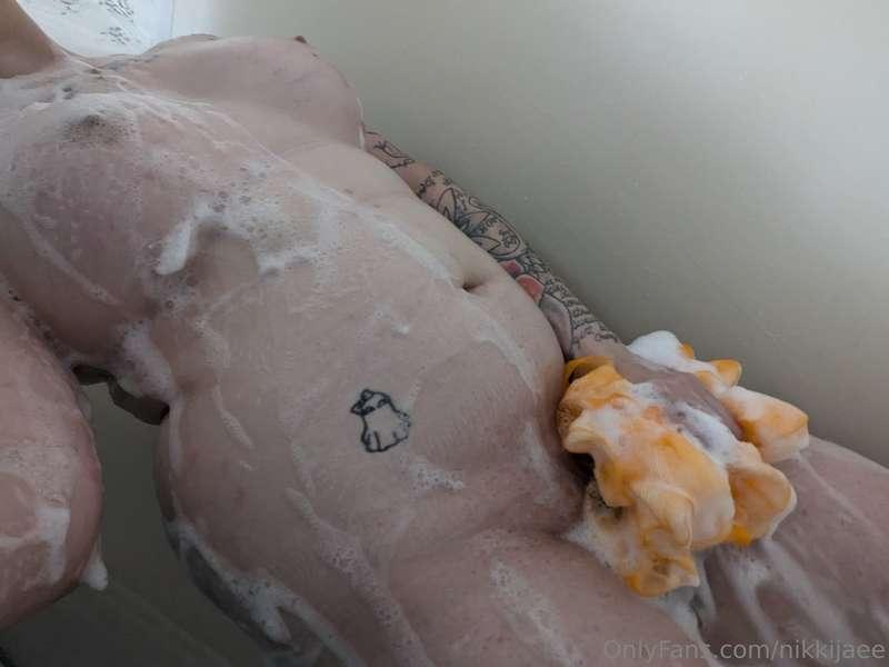 nikkijaee image #1