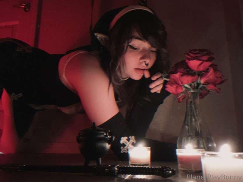 Single shots from The Naughty Nun ~ 🖤

>• Remember tips help..
