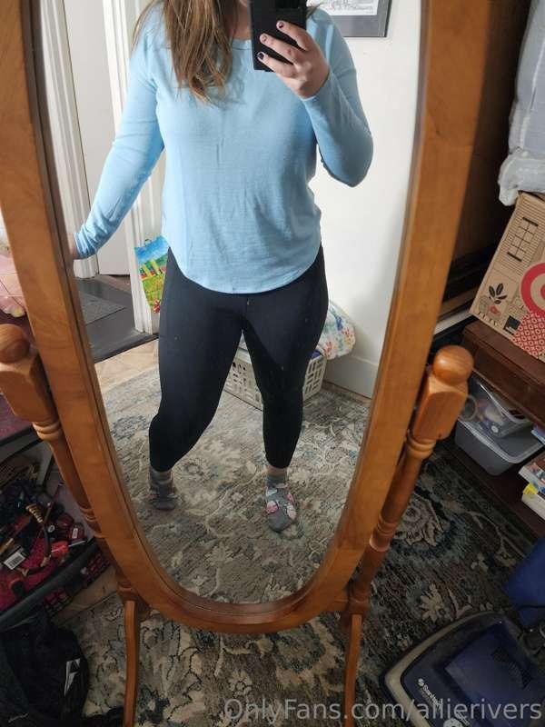 An outfit change because this is just sooooo comfy 🤤🤤
