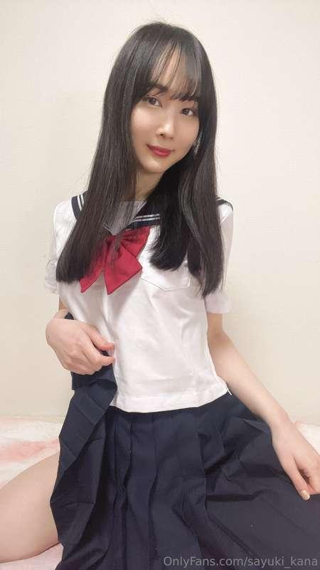 I wore a school uniform this time✨️

What would you do if I'..