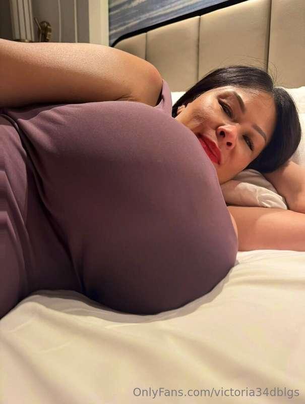 Just exactly how how hungry are you???? 🥛🥛🥛🥛Are you sharing ..