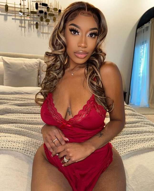 Breakfast in bed? 🫦