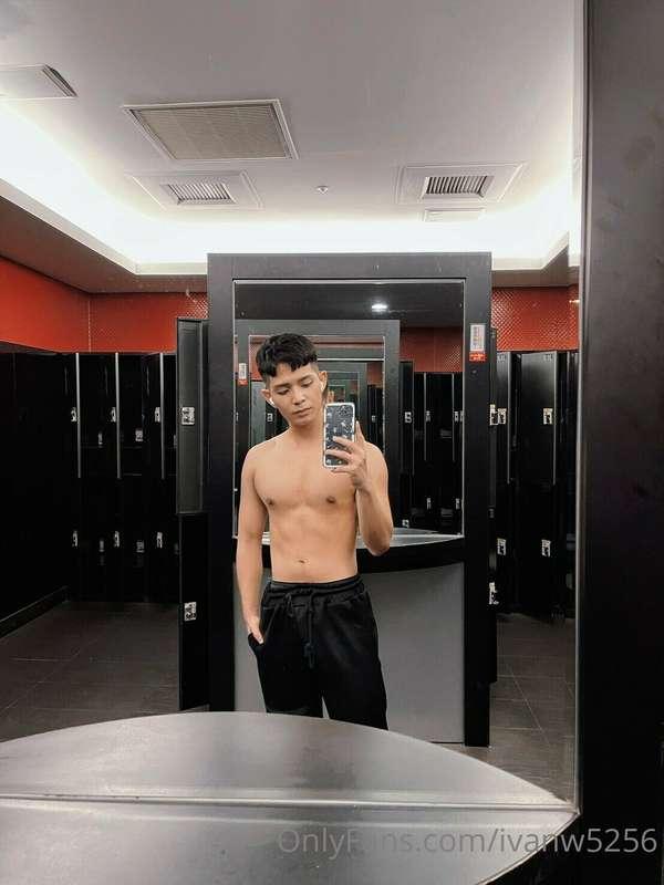 我想看看你的腹肌~😳這樣說很害羞...但其實我多說了一個腹🧡