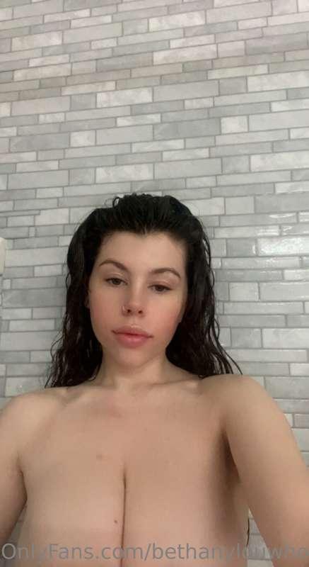 can you see how nice and wet in this 🚿🛀