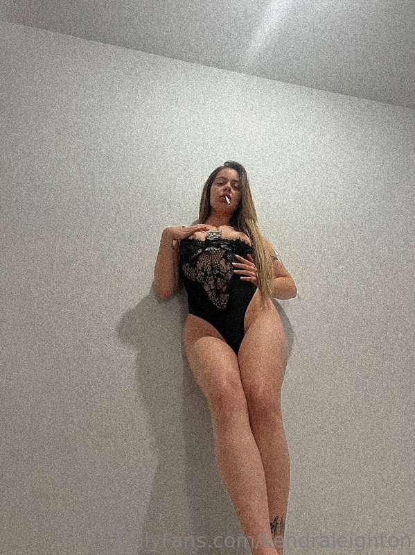 Yeah… you’re on my floor! How do you like the view?! 😈🚬