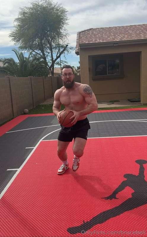 Who wants to play?? 🤪 also, doing a live tonight! Who’s join..