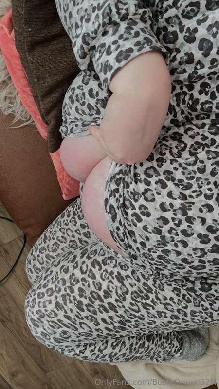 Who loves a sneaky peek? 😏