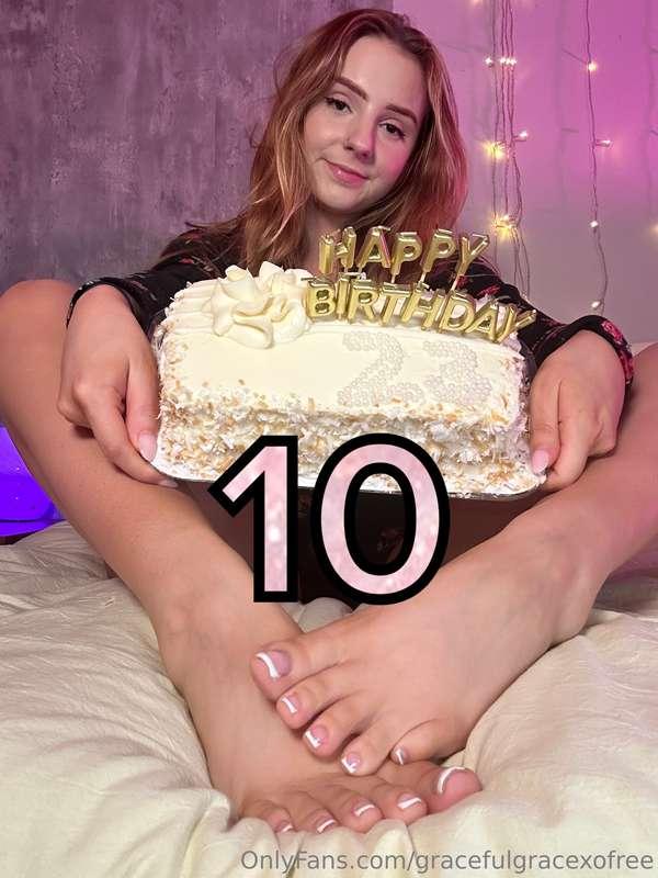 10 days until my birthday! 💕 cum count down with me and enjo..