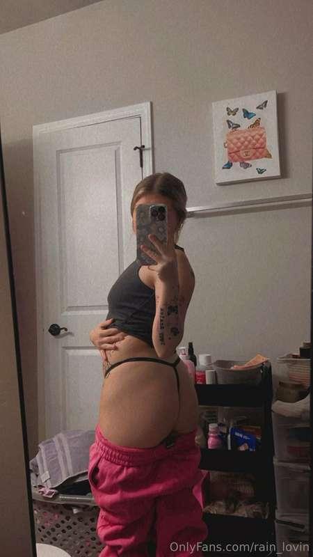 Juicy booty 💦