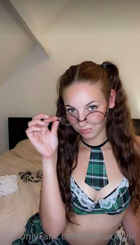 Geeky girls do it better in bed 👩‍🔬💄 Wanna try? 🥵  #SmartAnd..