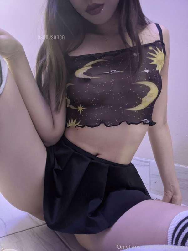 [10 pics] Spooky season is here. Can I be your treat? 😋