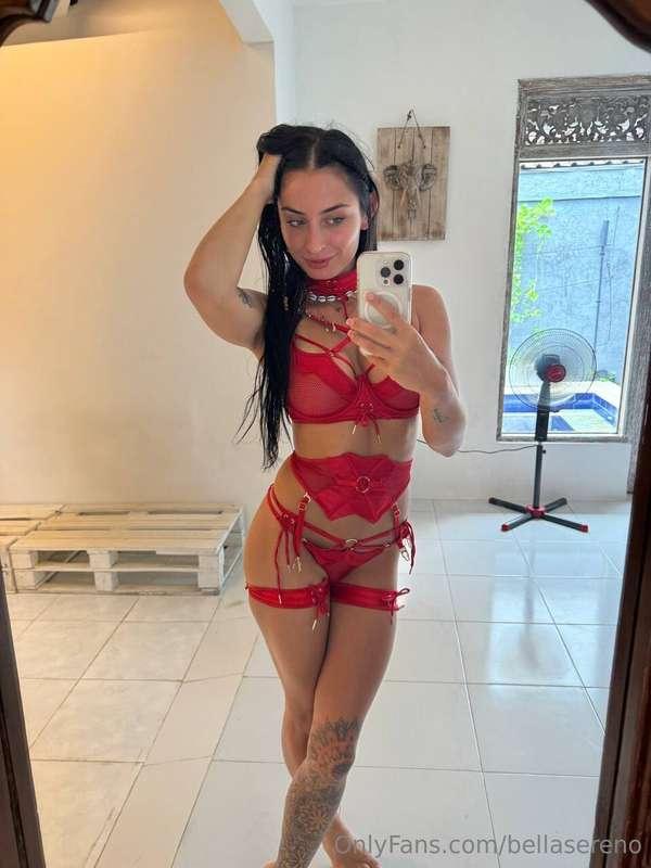Does red look good on me? Send me a message!❤️