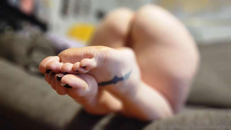 Yes... you can cum on my feet to my ass