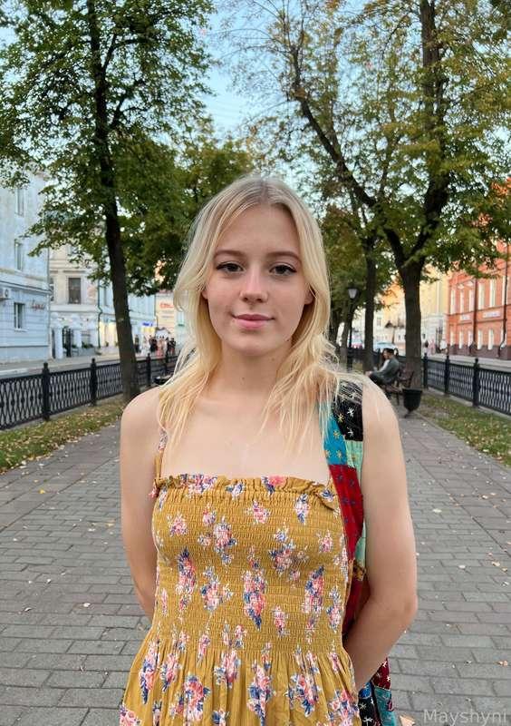 I was walking around the city the other day, isn't it wonderful in the summer? ☺️
We have a lot of parks, alleys, and many historical buildings here!

By the way, my city recently turned 872 years old 🦁 It is one of the oldest cities in the country, an important transportation and trade route in the past (and a little in the present haha ​​😅), and we are also rightfully considered the Jewelry Capital of the country!

Since ancient times, people in these lands have been famous for their skill in creating art pieces from metal and jewels 🏵️

Can you tell me what is your hometown famous for? 

#cute #teen #babyface #babygirl #skinny