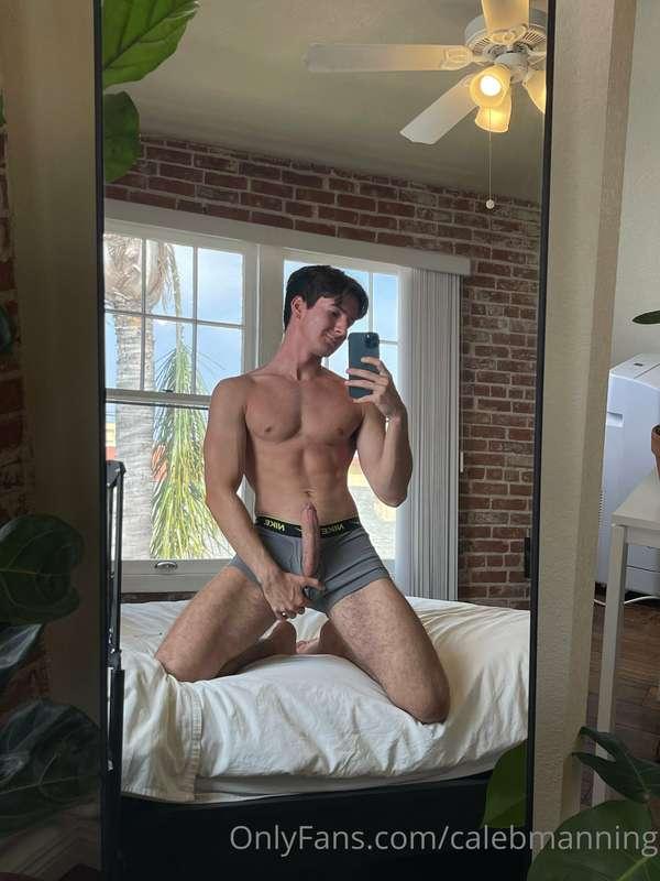 Who wants some sweaty, post-gym cock🍆💦