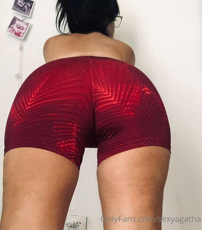 We start the day training, do you want to help me? 🏋🏻‍♀😈 Are..