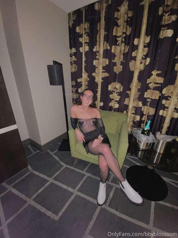 titties out = free drinks (&attention🤤🤪)