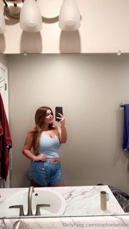 check your messages for my slutyy nudes from when i was 18 😈