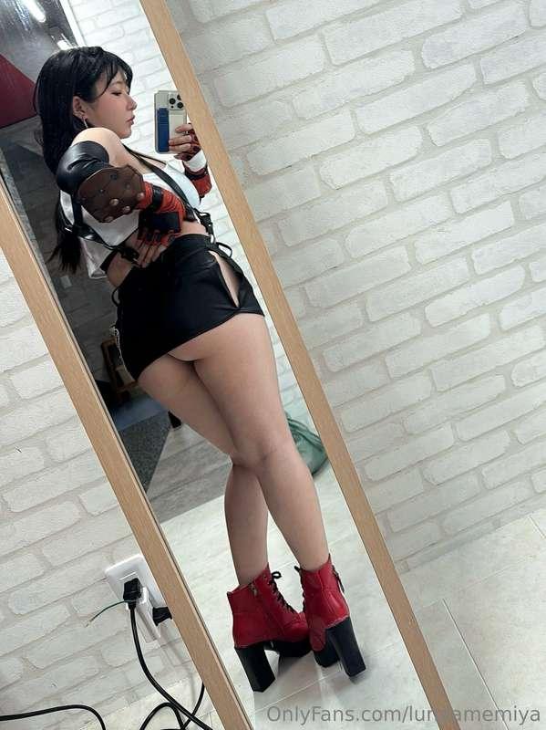 I was checking out the outfit and I ripped my skirt...🤣💦