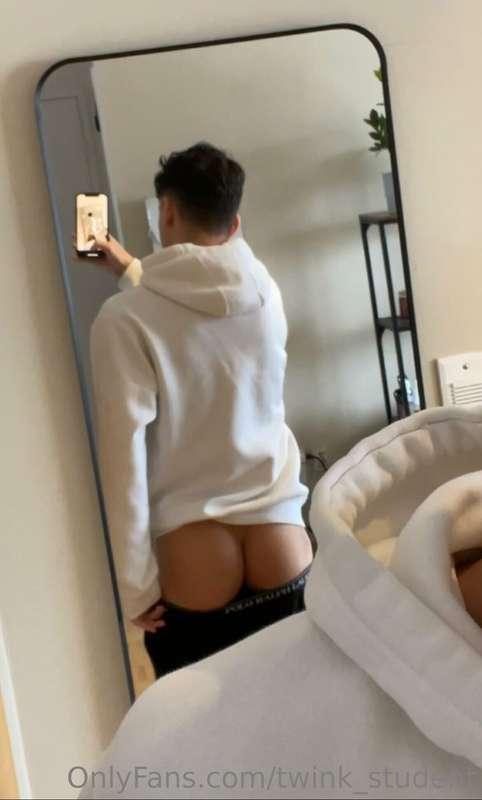 woke up craving a huge cock😩