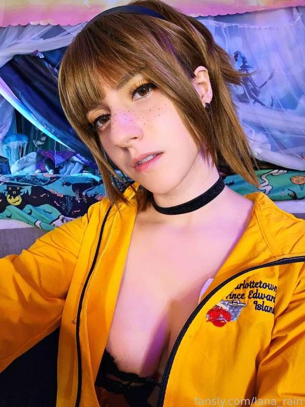 I'm live now on CB guys!!! If u want to come hang out it would be great to see u~

Check my Twitter: lana_rain for the link!