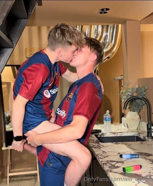 alo_twink image #1