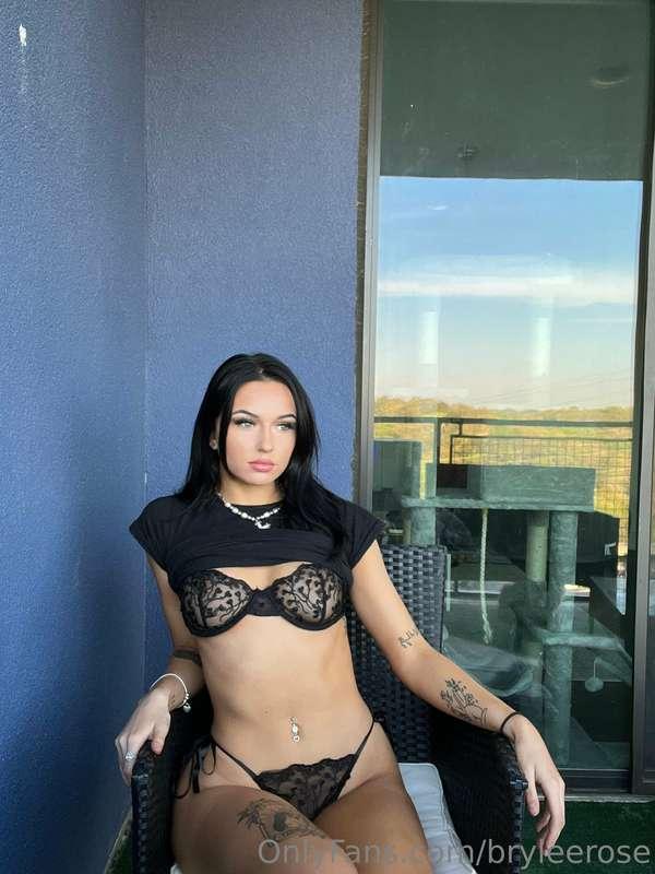 Going live tomorrow night 😈 will I see you on ??👀💦