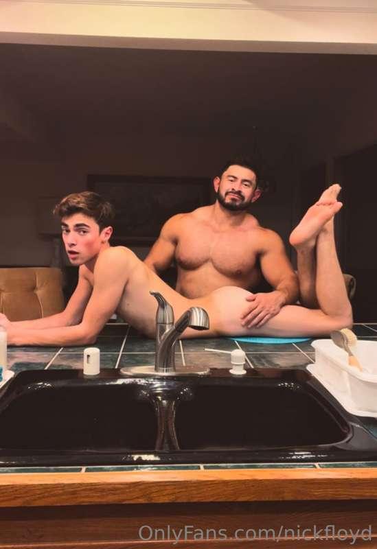 Some bonus pics of the incredibly sexy @mateomuscle69 and I...