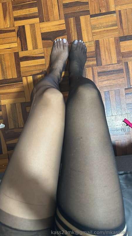Need a pedicure and manicure asap 🥲🙁Im so sad.. send help 