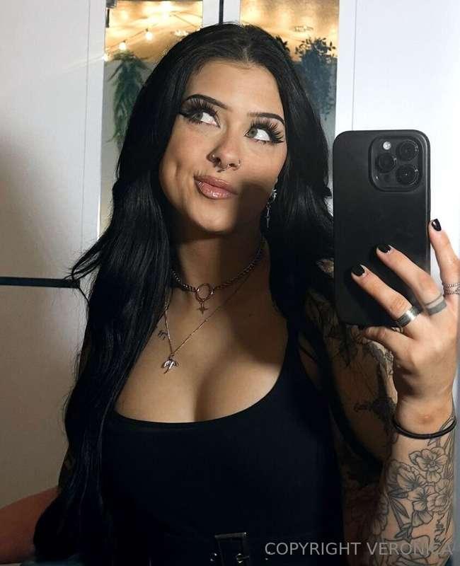 if you're seeing this.. i hope you have a good day🖤
