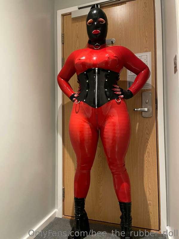 On my way to slay some pathetic worthless men 😈🥰