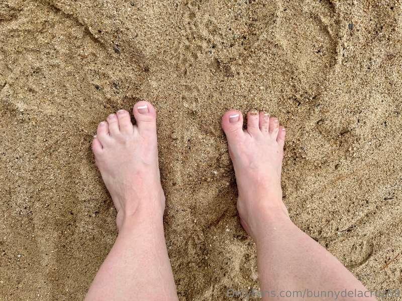 There's just something about having your toes in the sand 😍