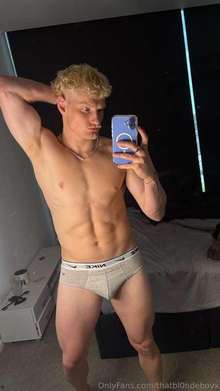 can’t get over these jocks 😍