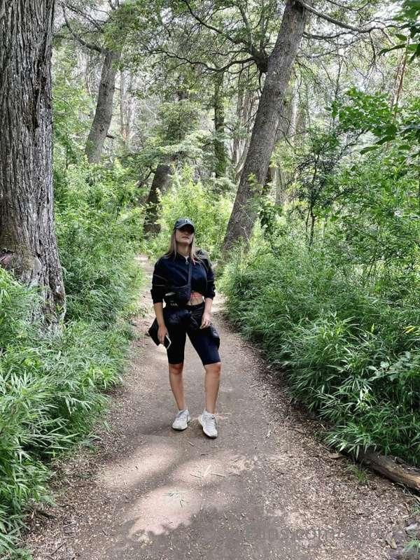 I would like to stay alone with you in the forest, put up a ..