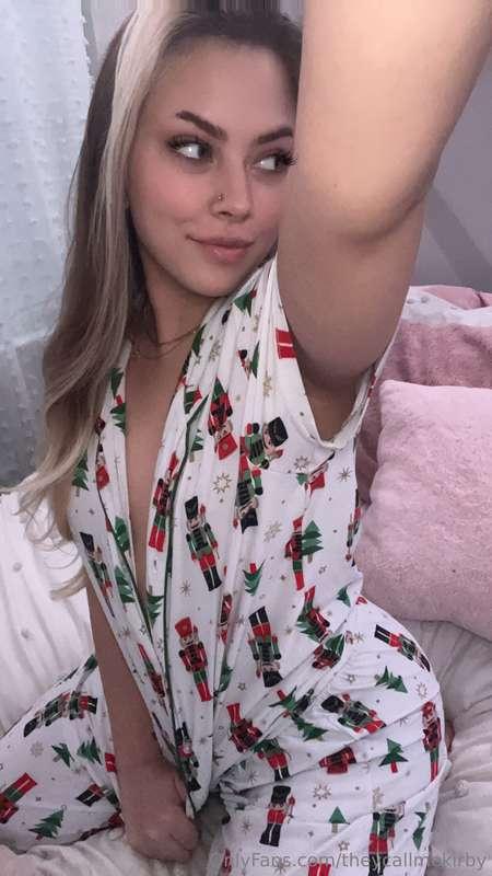 Check Your DMs 😜I’m doing sexting sessions! 💦 
