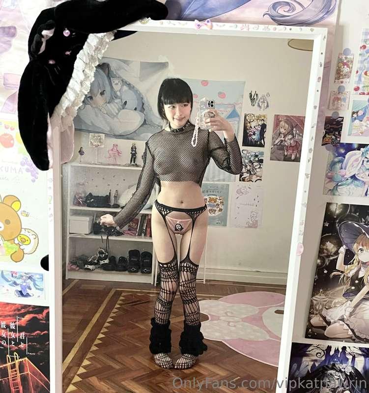 get this post to 50 likes and i’ll post sum uncensored pussy..