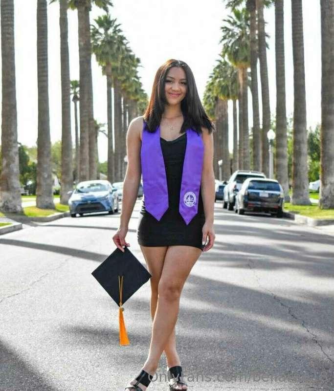 @peachesncream59 finally graduated high school she has a FRE..