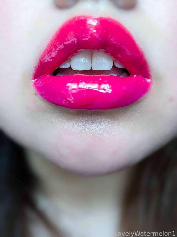 Here's a semi fail at a two toned glossy pink look haha. I think it still turned out good but I was wanting the two pinks to be more of a contrast. 😂💕 But yeah! Hope you still enjoy it! Super pretty. Haha

#FYP #LipstickFetish #Lipstick #Lips #LipGloss #MouthFetish #Mouth #Oral #Tongue #Tease #UpClose #Kisses